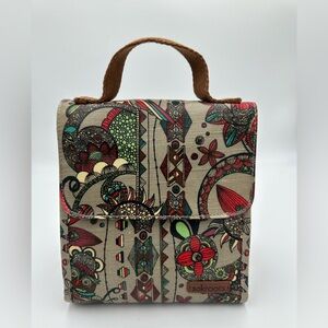 Sakroots Artist Circle Desert Owl
Insulated Hook and Loop Flap
Lunch Bag